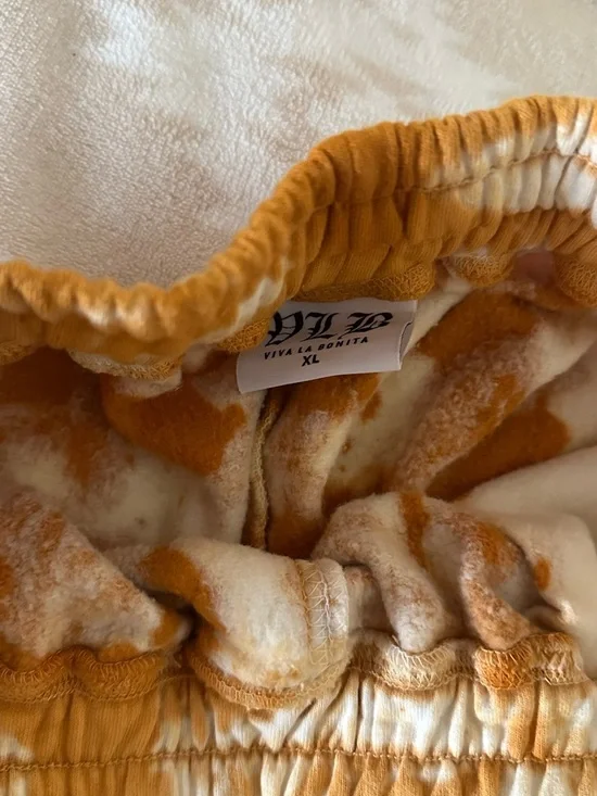 Women’s Shorts - Picture 2 of 4